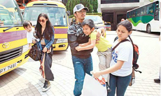 揭离婚女星生活现状 张柏芝携两子回港定居