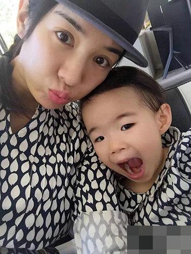 揭离婚女星生活现状 张柏芝携两子回港定居 揭离婚女星生活现状 张柏芝携两子回港定居