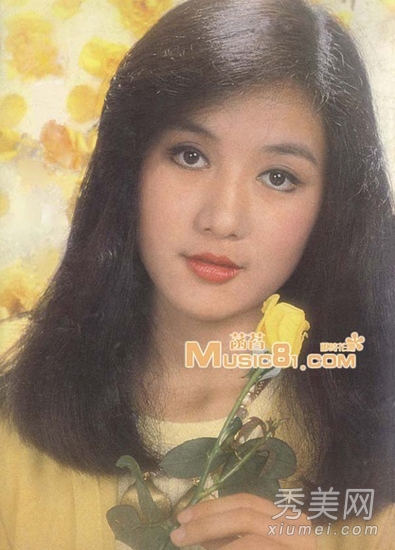 小时候就开始学习钢琴,后来进入华岗艺校,1979年在非常长寿的电视节目