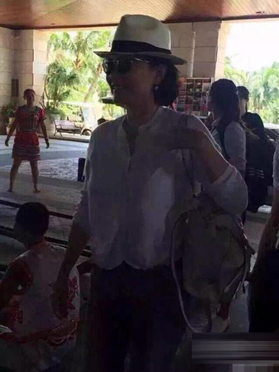 61岁林青霞钟爱蟒蛇皮 紧身衣凸显完美胸型