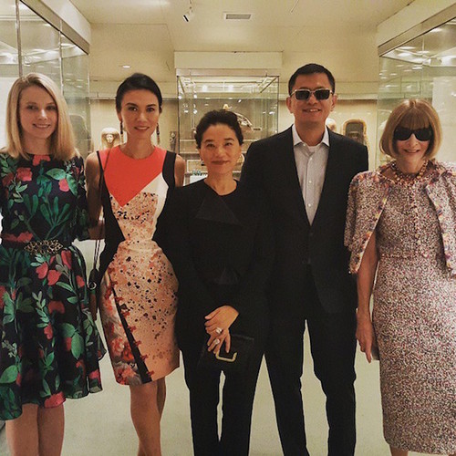 61岁林青霞钟爱蟒蛇皮 紧身衣凸显完美胸型