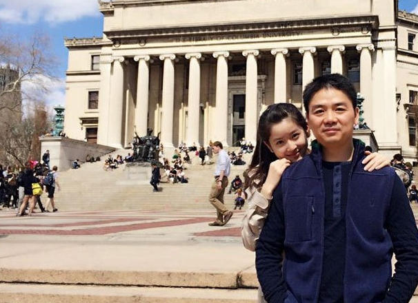 奶茶妹妹承认婚前怀孕 独自外出就餐孕肚明显