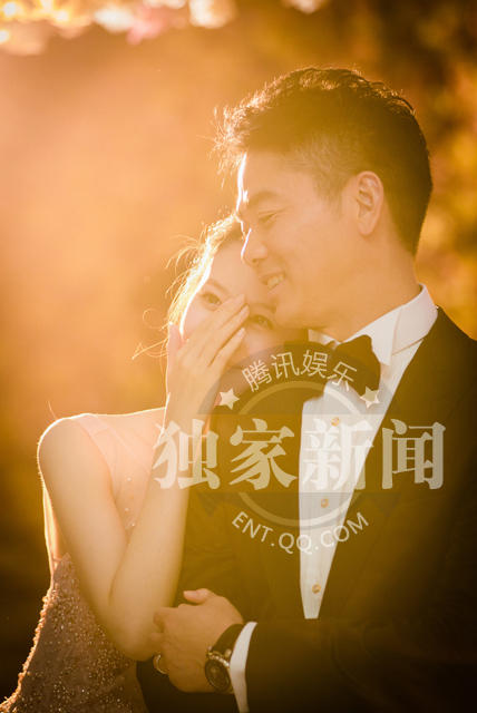 奶茶妹妹承认婚前怀孕 独自外出就餐孕肚明显