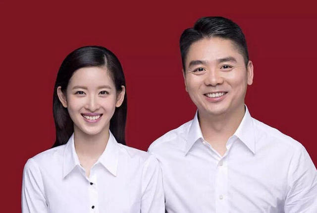 奶茶妹妹承认婚前怀孕 独自外出就餐孕肚明显