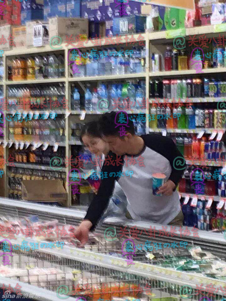 奶茶妹妹承认婚前怀孕 独自外出就餐孕肚明显