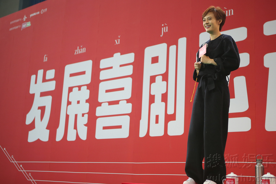 邓超孙俪上演枕头大战 反目互撕不留情面 邓超孙俪上演枕头大战 反目互撕不留情面