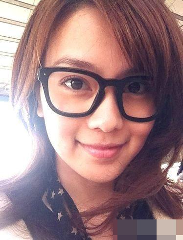 喻虹渊全方位完胜大S:阳台激情舔耳画面火辣 喻虹渊全方位完胜大S:阳台激情舔耳画面火辣