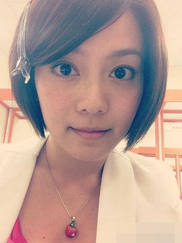 喻虹渊全方位完胜大S:阳台激情舔耳画面火辣 喻虹渊全方位完胜大S:阳台激情舔耳画面火辣