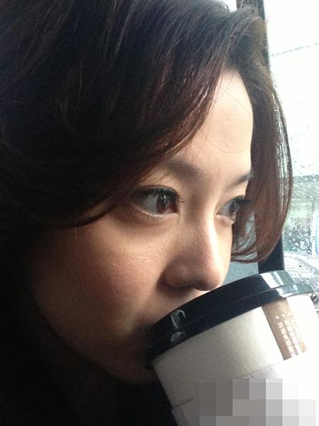 喻虹渊全方位完胜大S:阳台激情舔耳画面火辣 喻虹渊全方位完胜大S:阳台激情舔耳画面火辣