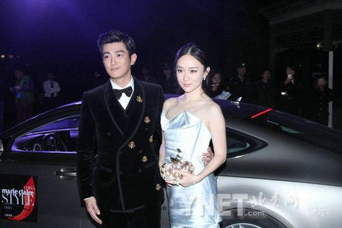 霍思燕与老公杜江恩爱亮相 穿礼服露香肩