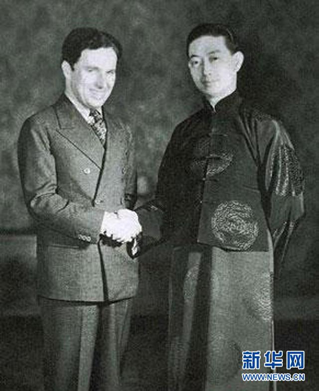 高晓松晒与泰勒合影遭调侃 盘点娱乐圈史上最穿越的合影 高晓松晒与泰勒合影遭调侃 盘点娱乐圈史上最穿越的合影