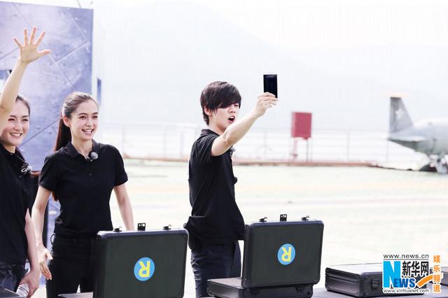 谢娜加盟跑男3上演科幻大片 邓超变洗车小弟 谢娜加盟跑男3上演科幻大片 邓超变洗车小弟