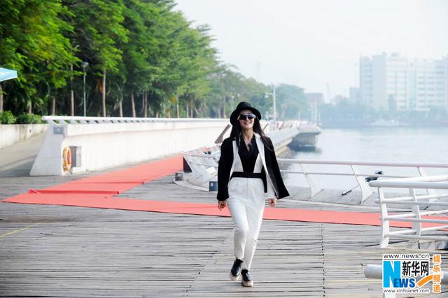 谢娜加盟跑男3上演科幻大片 邓超变洗车小弟 谢娜加盟跑男3上演科幻大片 邓超变洗车小弟