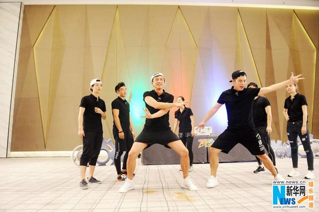 谢娜加盟跑男3上演科幻大片 邓超变洗车小弟 谢娜加盟跑男3上演科幻大片 邓超变洗车小弟