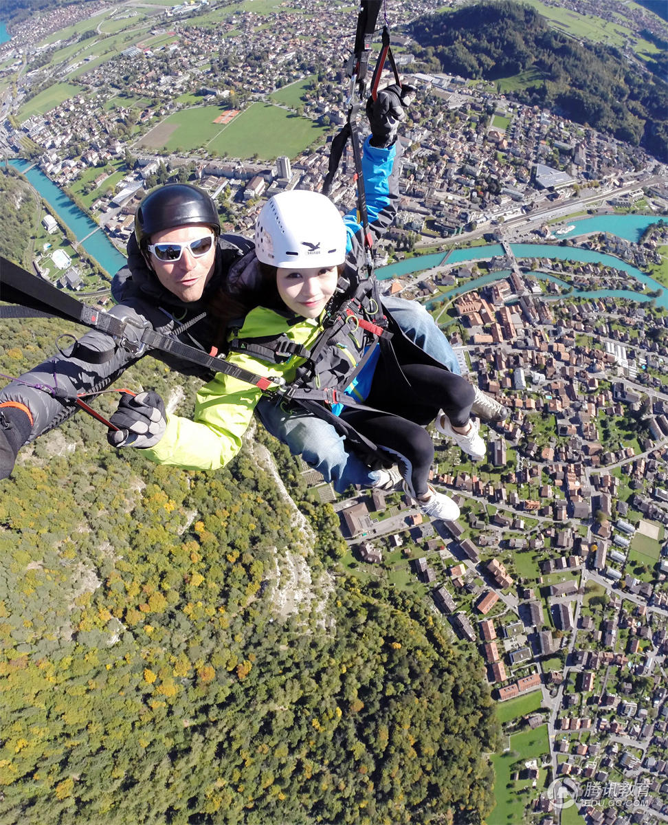组图：“雪糕校花”高层泳池回眸 秒杀众宅男