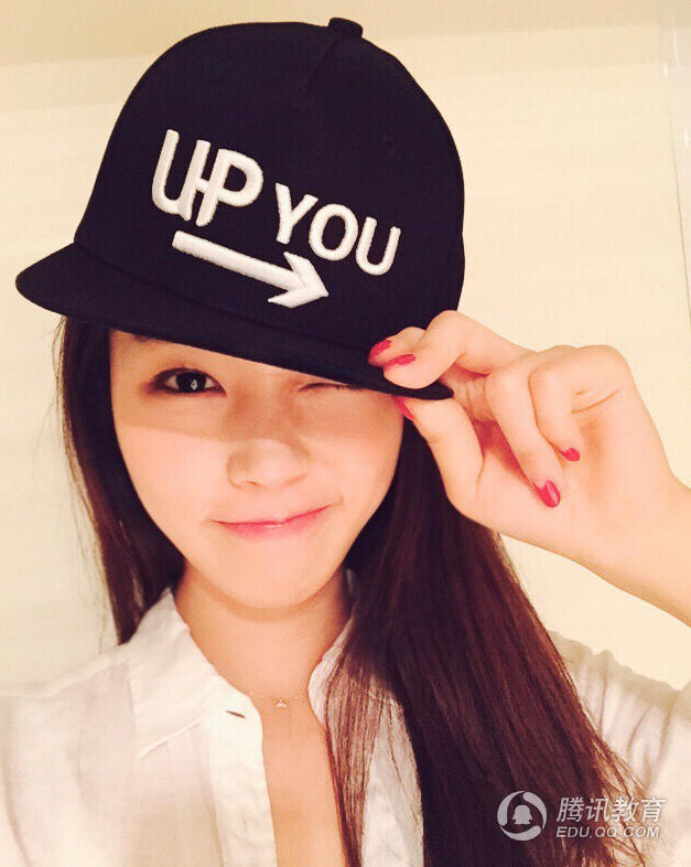 组图：“雪糕校花”高层泳池回眸 秒杀众宅男