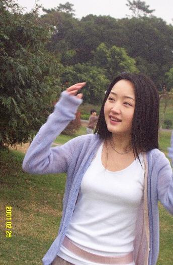 杨钰莹晒旅行照 隐退10年曾被包养3年堕胎4次?