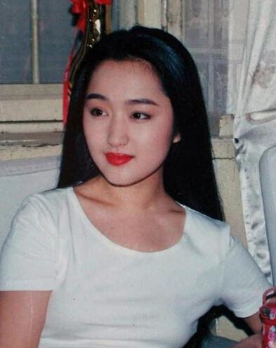 杨钰莹晒旅行照 隐退10年曾被包养3年堕胎4次?