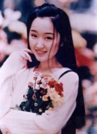 杨钰莹晒旅行照 隐退10年曾被包养3年堕胎4次?