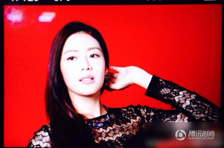 言承旭新欢性感美照 火辣身材不输林志玲