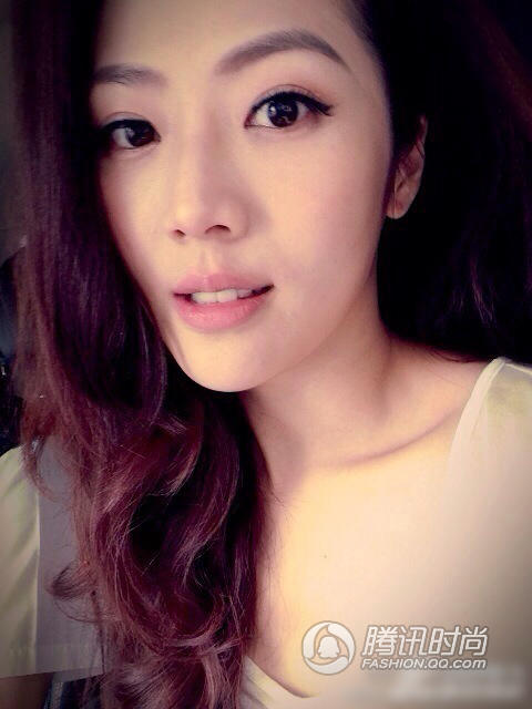 言承旭新欢性感美照 火辣身材不输林志玲