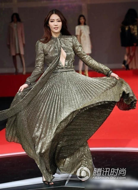 言承旭新欢性感美照 火辣身材不输林志玲