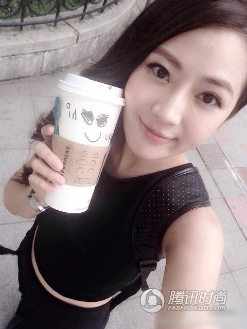 言承旭新欢性感美照 火辣身材不输林志玲