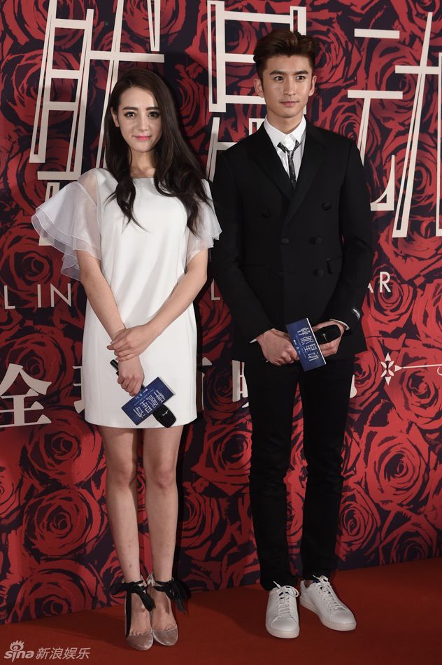 霸道总裁上身 迪丽热巴现场壁咚杨幂