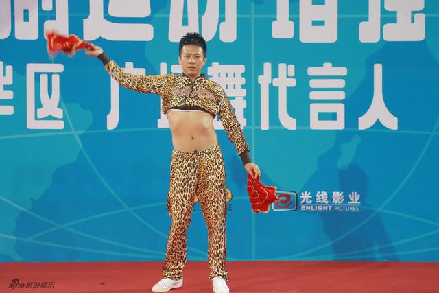 邓超大秀舞技
