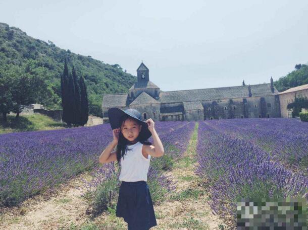 高晓松女儿八岁生日 前妻晒成长纪录 高晓松女儿八岁生日 前妻晒成长纪录