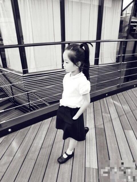 高晓松女儿八岁生日 前妻晒成长纪录 高晓松女儿八岁生日 前妻晒成长纪录