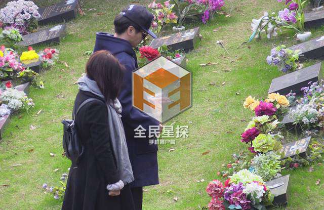陈晓返乡认亲祭祖 与陈妍希林中热吻