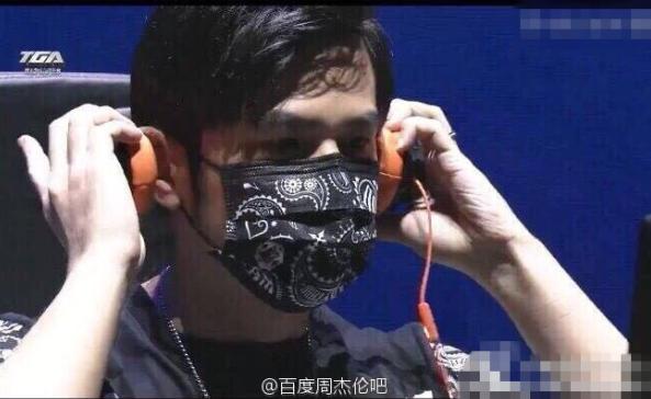 中韩男神口罩遮面 挡也挡不住的帅气