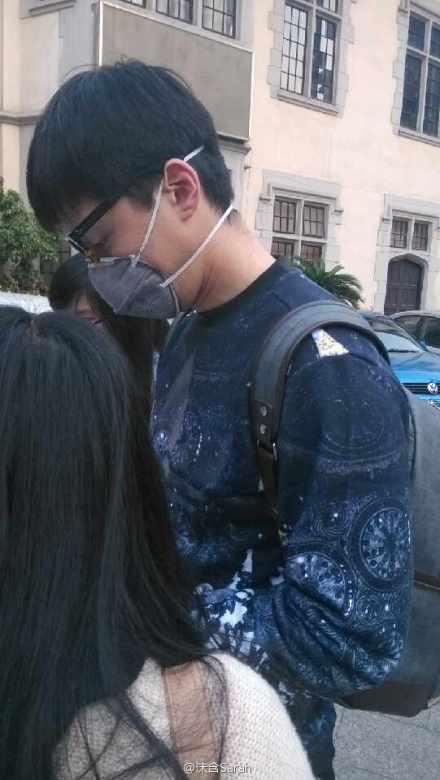 中韩男神口罩遮面 挡也挡不住的帅气