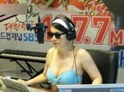 直播事故！细数美艳主播豪放瞬间：穿比基尼抛双峰满足网友