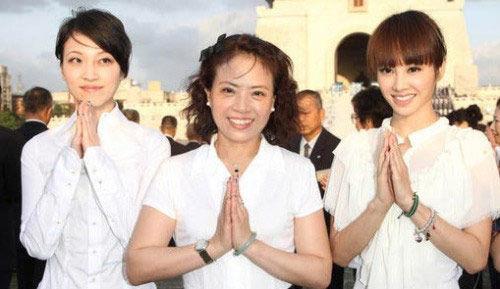 细数娱圈明星漂亮家人 范玮琪弟弟才貌双全
