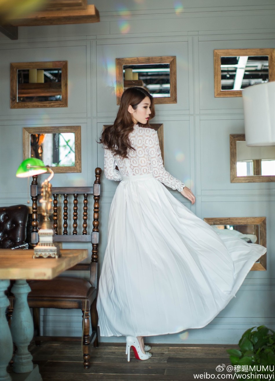 组图:青岛大学校花晒唯美写真 被赞校园美少女