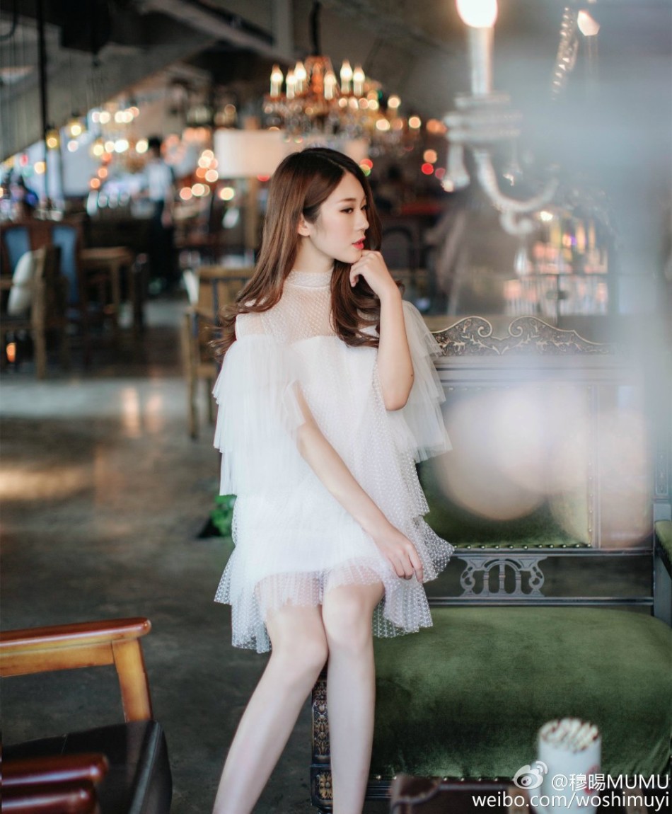 组图:青岛大学校花晒唯美写真 被赞校园美少女