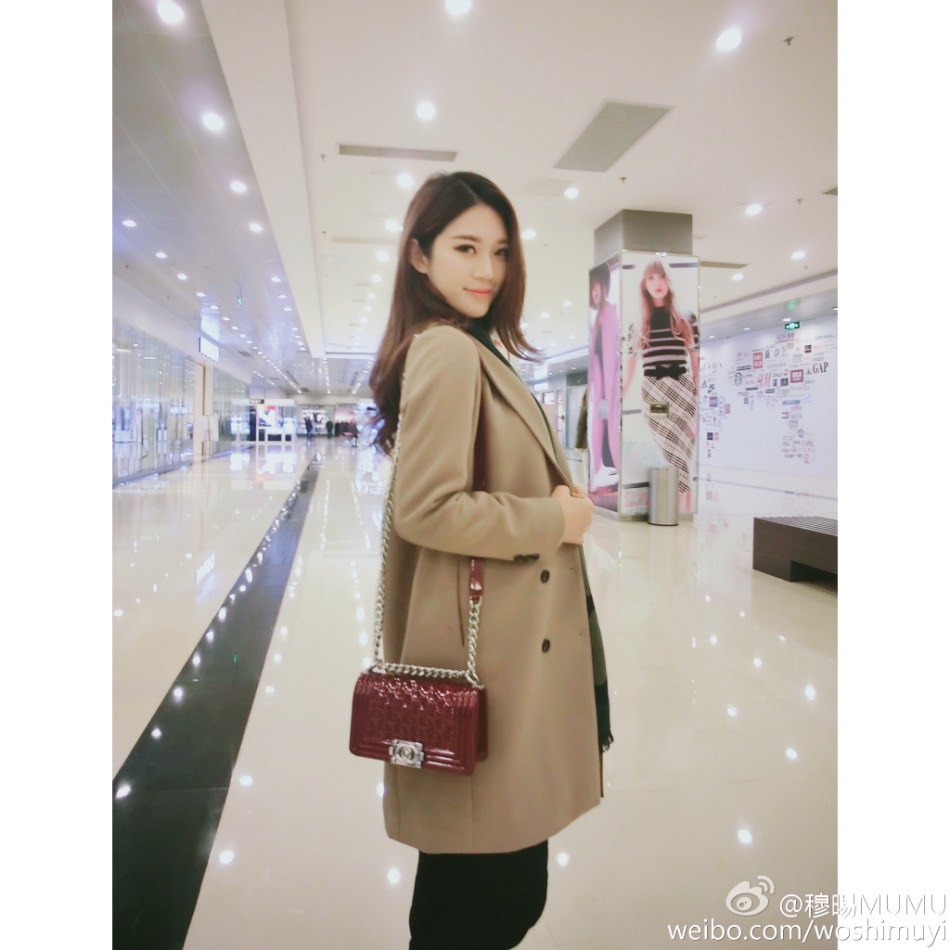 组图:青岛大学校花晒唯美写真 被赞校园美少女