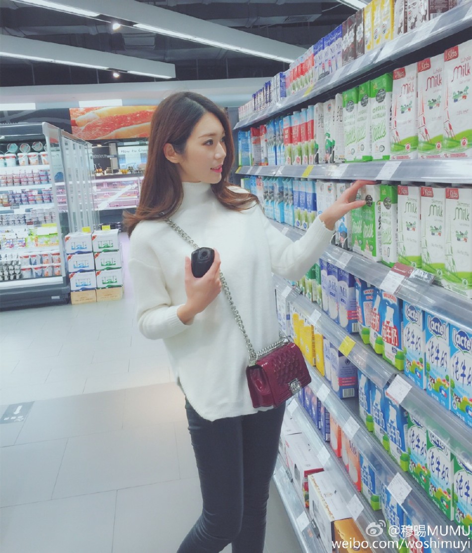 组图:青岛大学校花晒唯美写真 被赞校园美少女