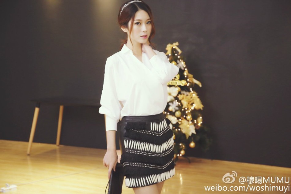 组图:青岛大学校花晒唯美写真 被赞校园美少女