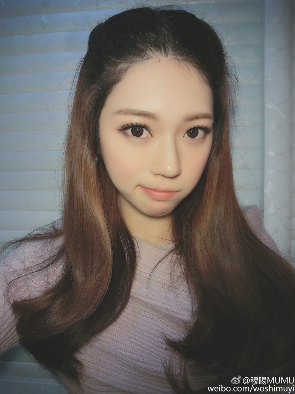 组图:青岛大学校花晒唯美写真 被赞校园美少女