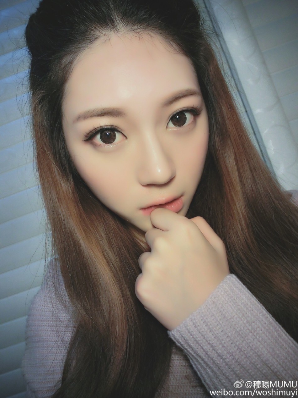 组图:青岛大学校花晒唯美写真 被赞校园美少女