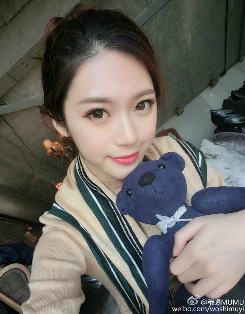 组图:青岛大学校花晒唯美写真 被赞校园美少女