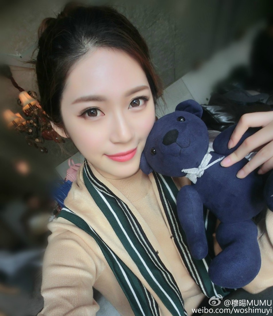 组图:青岛大学校花晒唯美写真 被赞校园美少女