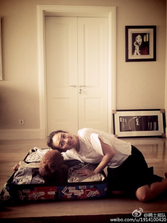 章子怡美国产女汪峰陪护 一家三口牵手照曝光 章子怡美国产女汪峰陪护 一家三口牵手照曝光