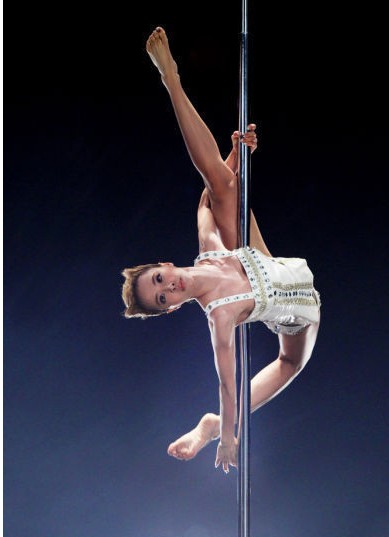 女星惊人绝技大开眼界：杨幂一字马身段柔韧