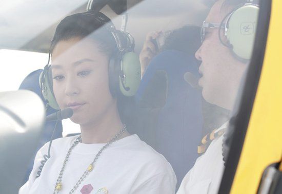 女星惊人绝技大开眼界：杨幂一字马身段柔韧