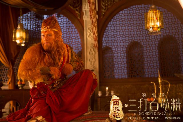 《三打》复刻版海报致敬经典 巩俐“白衣妖皇”造型曝光 《三打》复刻版海报致敬经典 巩俐“白衣妖皇”造型曝光