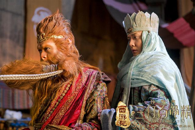 《三打》复刻版海报致敬经典 巩俐“白衣妖皇”造型曝光 《三打》复刻版海报致敬经典 巩俐“白衣妖皇”造型曝光